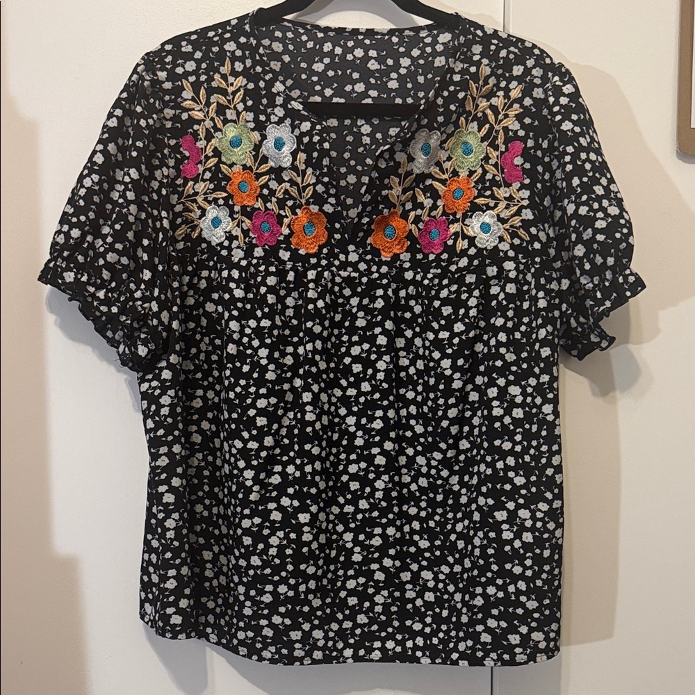4 for $20 💐Floral Embroidered Black Blouse